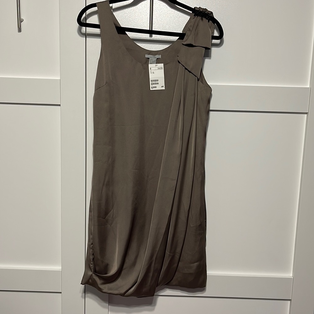 Cute H&M dress NWT